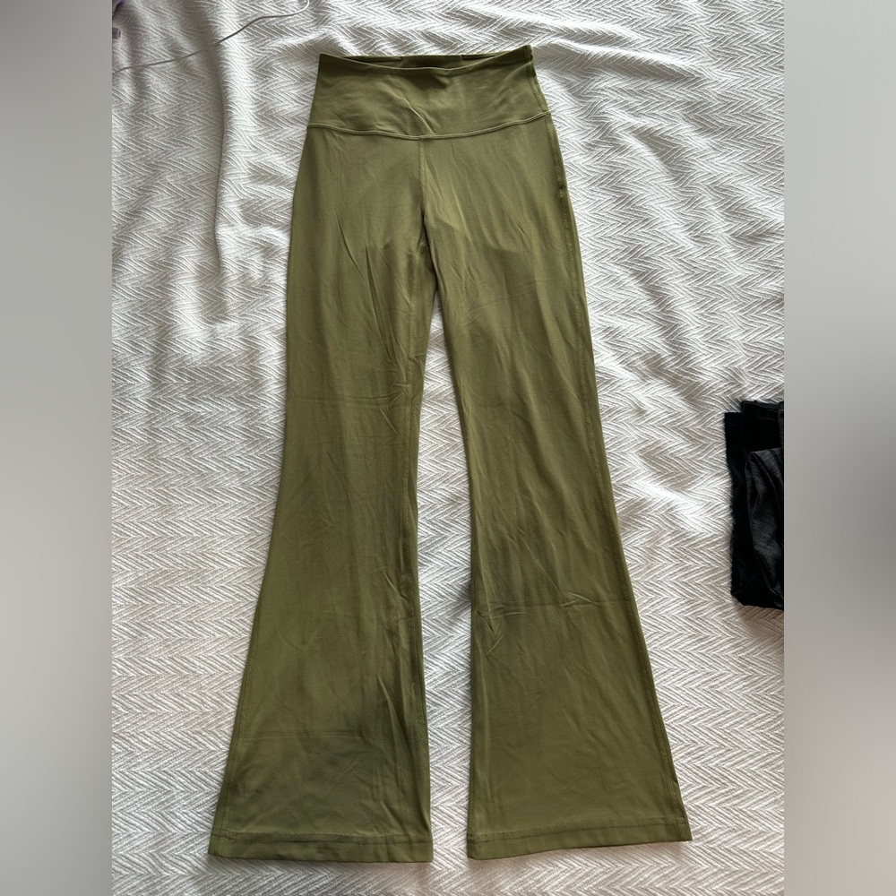 Lululemon Groove Super-High-Rise Flared Pant Nulu